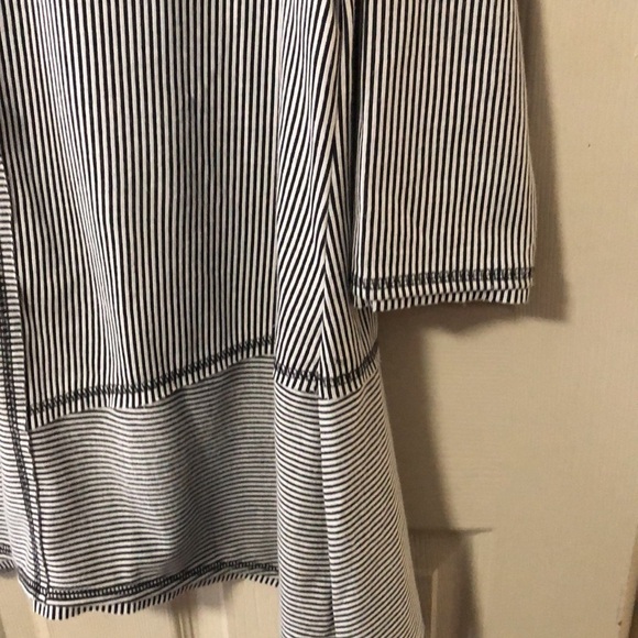 Shark bite stripped top - Picture 4 of 11